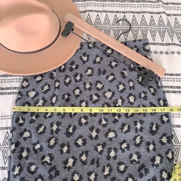 Ann Taylor Loft Leopard Pencil Skirt | Size: S | Color: Gray, Black & Beige - Picture 4 of 8